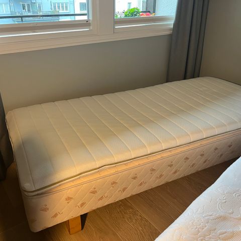 Ekornes rammemadrass 90cm m/bøyler og overmadrass