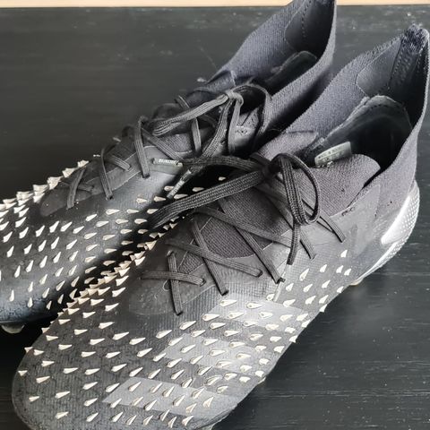 Adidas predator fotballsko størrelse 40 1/2.