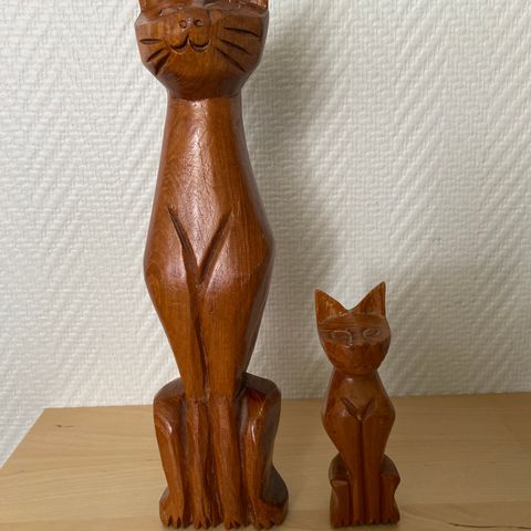 2 dekorative kattefigurer i tre