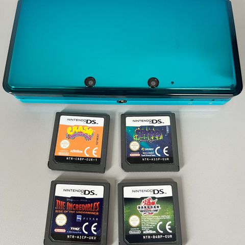 Nintendo 3DS konsoll med spill