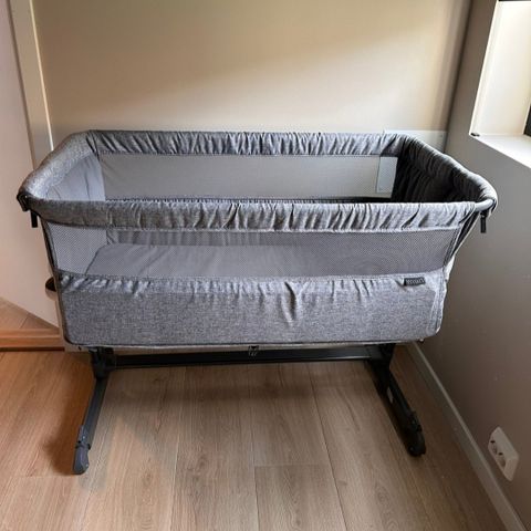 Yngri Bedside Crib