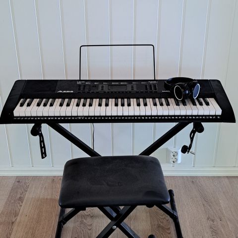 Alesis Keyboard med tilbehør