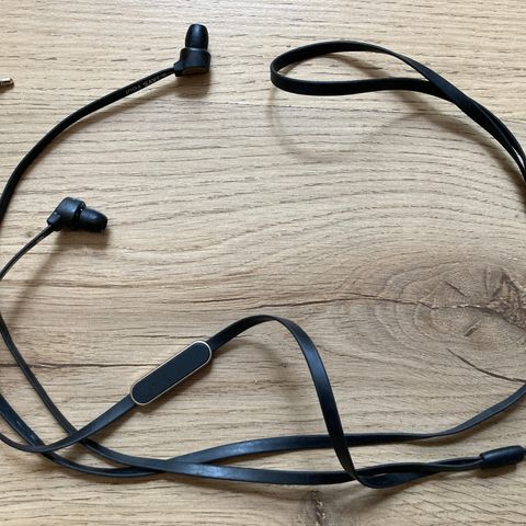 a-JAYS Four øreplugger med kabel ønskes kjøpt