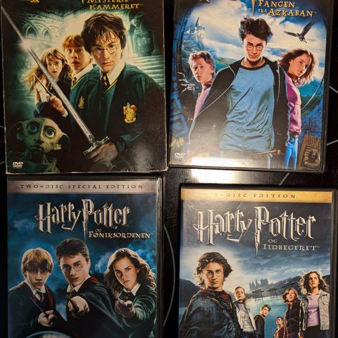 4 Dvd av Harry Potter.