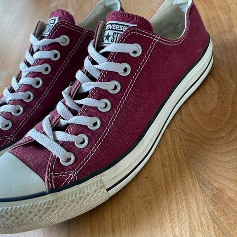 Klassiske Converse Allstar sneakers i str 42