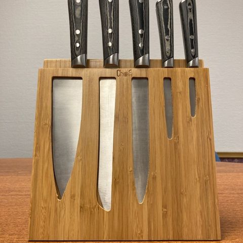 Chef knivsett (5 kjøkkenkniver) med blokk - ubrukt