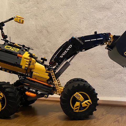 Volvo Concept Wheel loader Zeux - LEGO 42081