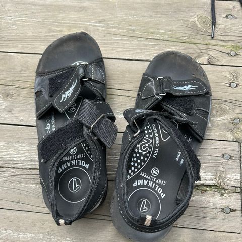 Gutte-sandaler «Polikamp camp slippers»
