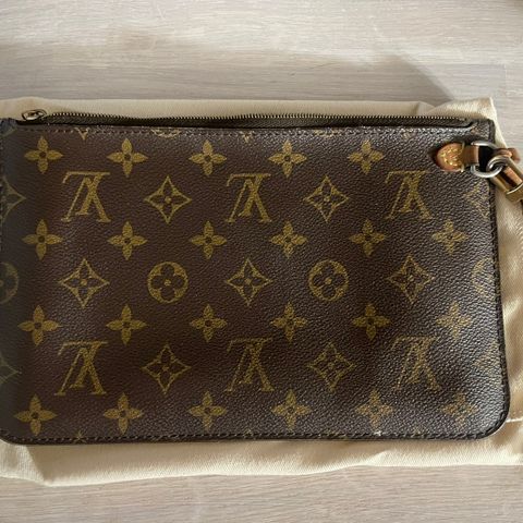 Louis vuitton clutch til neverfull MM