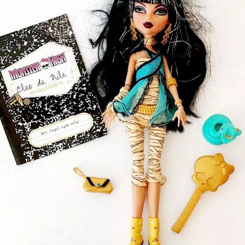 Monster High cleo doll ØNSKES KJØPT 🖤