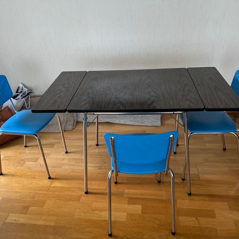 Retro kjøkkenbord med 3 stoler