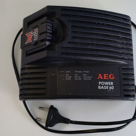 Lader AEG Power base 60.