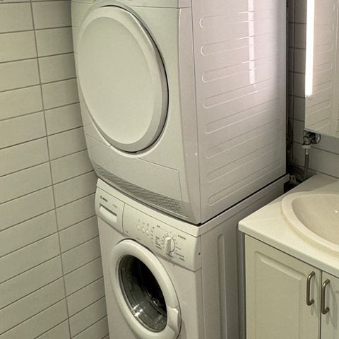 Tørketrommel og vaskemaskin gis bort mot henting