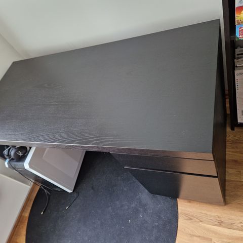 Malm skrivebord fra Ikea