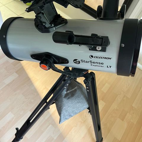 Selger en Celestron StarSense Explorer LT127AZ – Stjernekikkert