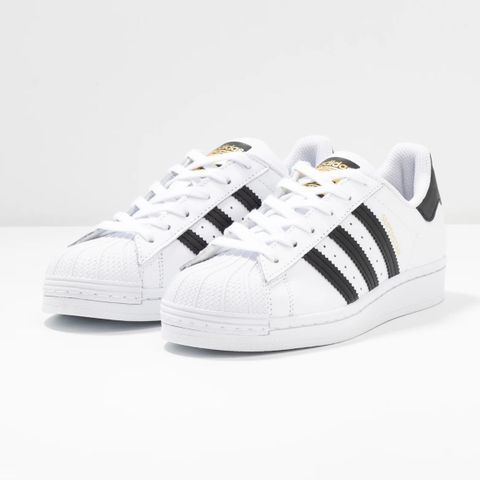 Adidas superstar ønskes kjøpt!