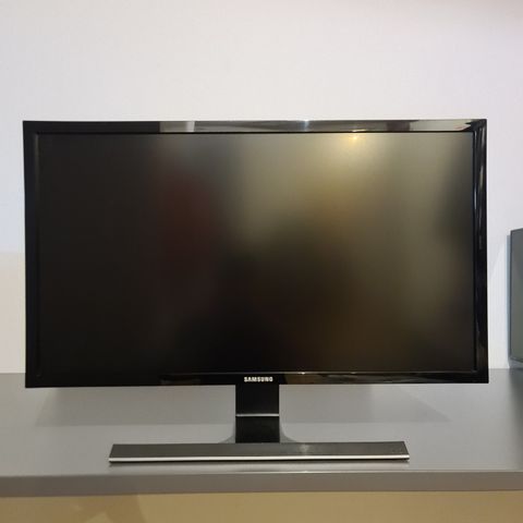 Samsung 28" 4K UHD LED-skjerm U28E590D