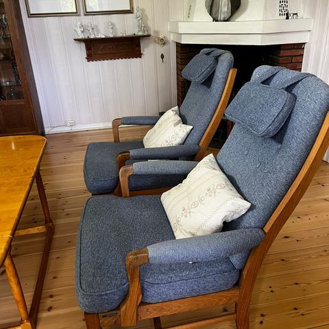 Hødnebø sofa, to lenestoler, salongbord og sidebord