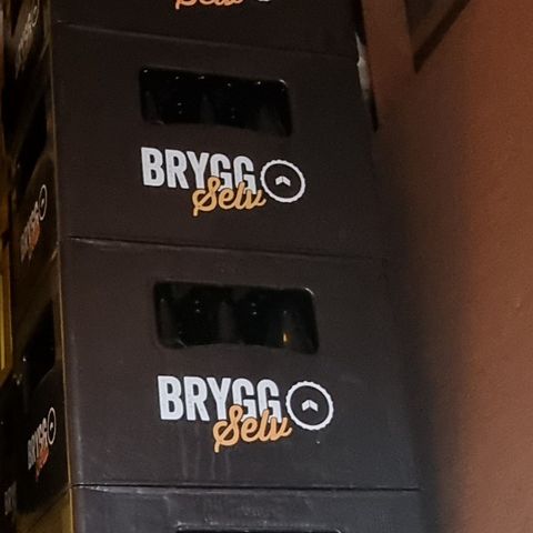 4stk Brygg selv ølkasser med flasker selges.