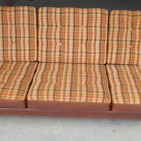 Vintage sofa. Retro 3-seters sofa.