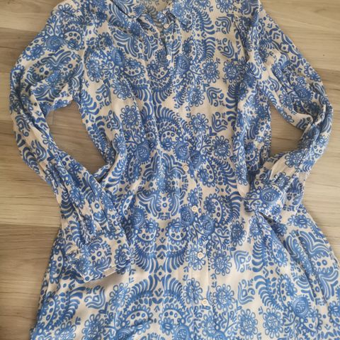 Veldig fin sommerkjole. 100% viscose. Str. S/M