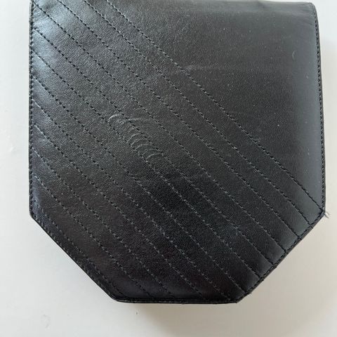 Vintage veske svart med avtagbar stropp (ca 18.5 x 17 x 3 cm)