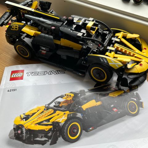 Lego bil Bugatti selges!