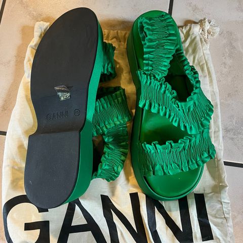 Ganni sandaler str 41