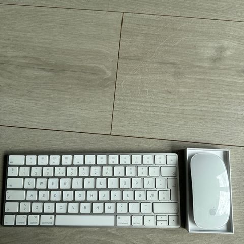 Apple Magic Mouse og Apple Magic Keyboard