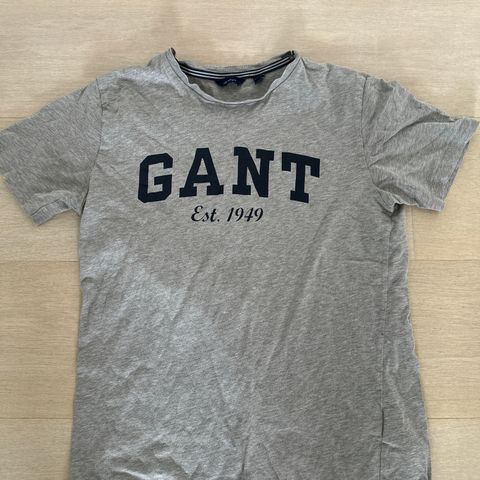 T-shirt Gant og Abercrombie