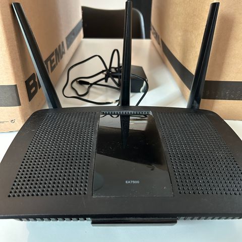 Linksys EA7500 trådløs router selges billig