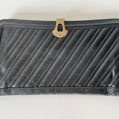 Vintage svart veske / kiss lock clutch (ca 30 x 16 x 2 cm)