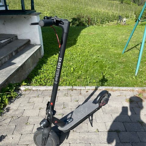 E-Wheels E2S V2 - Norges mest solgte el sparkesykkel - fin, enkel, og problemfri