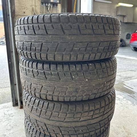 235/55 R19  vinterdekk