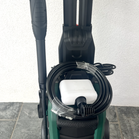 BOSCH HØYTRYKKSSPYLER UNIVERSAL AQUATAK 130