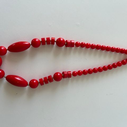 Vintage smykke rødt (ca 29 cm lang drop)