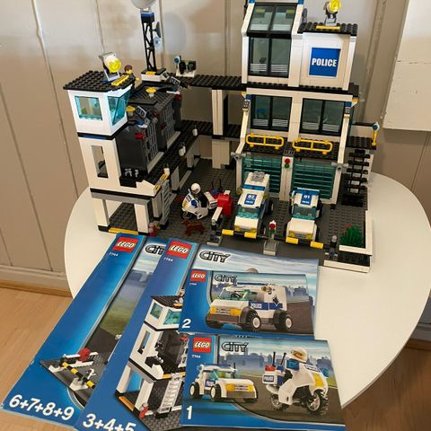 Lego Politistasjon 7744