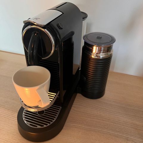 Nespresso Citiz&Milk kapselmaskin By Delonghi, svart