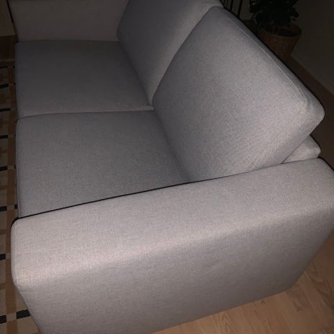 Sabla god grå sofa for 2