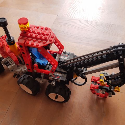 LEGO Technic 8443 Pneumatic Log Loader / Pneumatic Logger