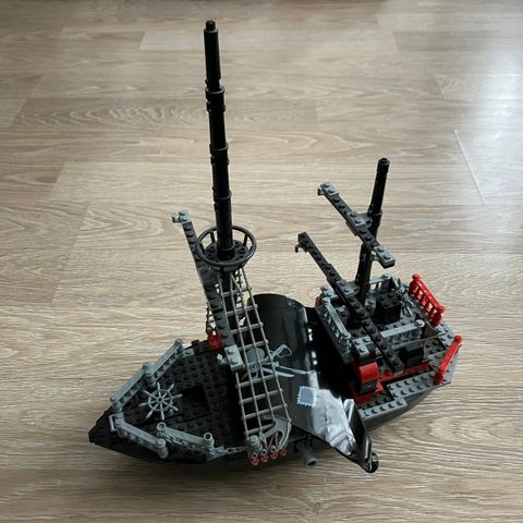 Lego-piratskip til salgs