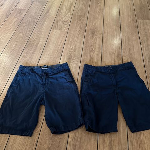 Klespakke - 2 stk shortser str 158 selges samlet for kun kr 100