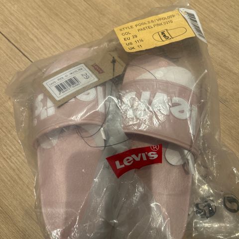 Sandaler Levis