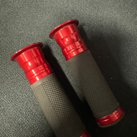 CNC Racing Evo grips i rød