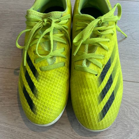 Adidas fotballsko str. 36