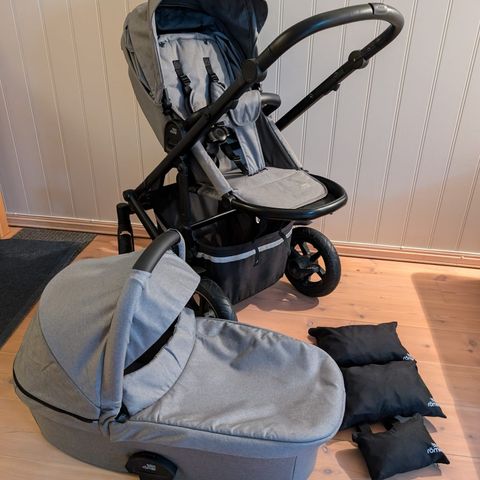 Pent brukt Britax Smile 3 med sitte- og liggedel