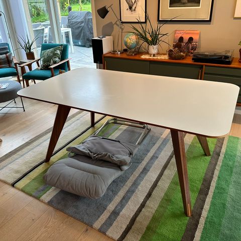 (Reservert)Bolia mood square spisebord (valnøtt)