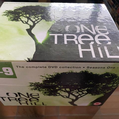 ONE TREE HILL DVD BOX MED ALLE 9 SESONGENE