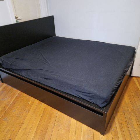 Pent brukt sengestamme type IKEA Malm, inkl. 2x skuffer. Hentes I Oslo