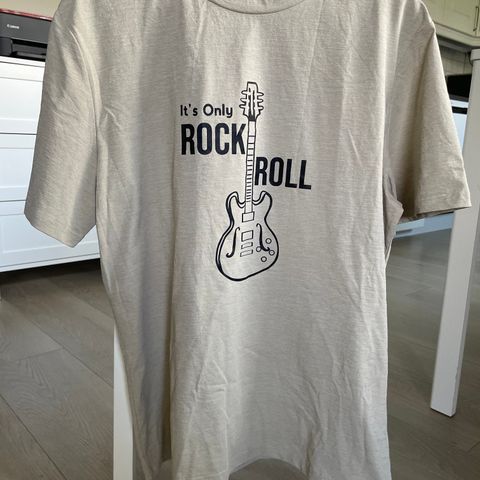 To nye musikk t-skjorter (Rock’n Roll)  - Str L og XL